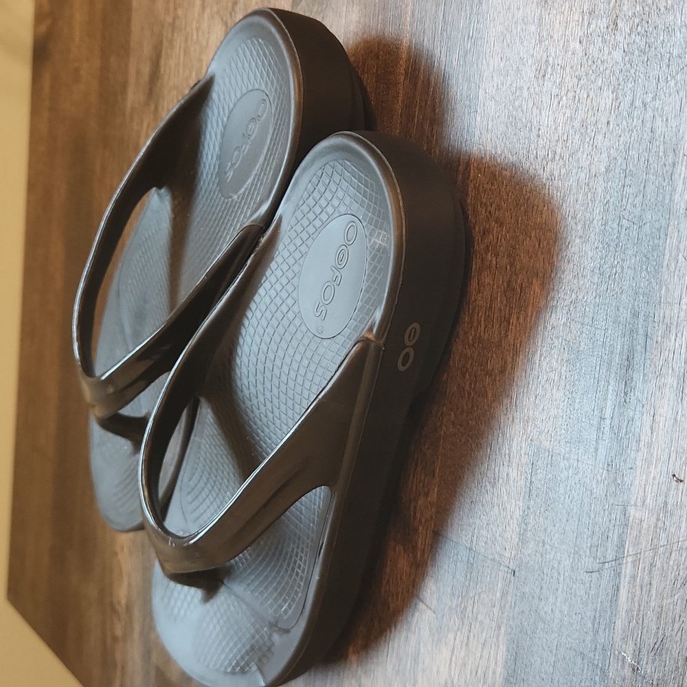 OOFOS Oolala Black Sandals Size 7 Excellent Condition - Picture 2 of 9